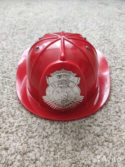 Детская игрушка-каска пожарного