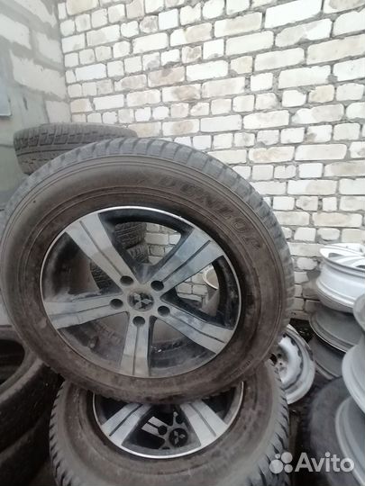 Dunlop SP Winter Ice 01 215/65 R16