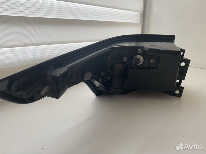 Фонарь задний правый range rover sport