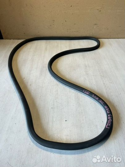 Уплотнитель двери передний правый Volkswagen Golf