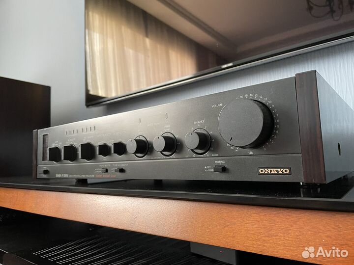 Предварительный усилитель Onkyo Integra P-306RS