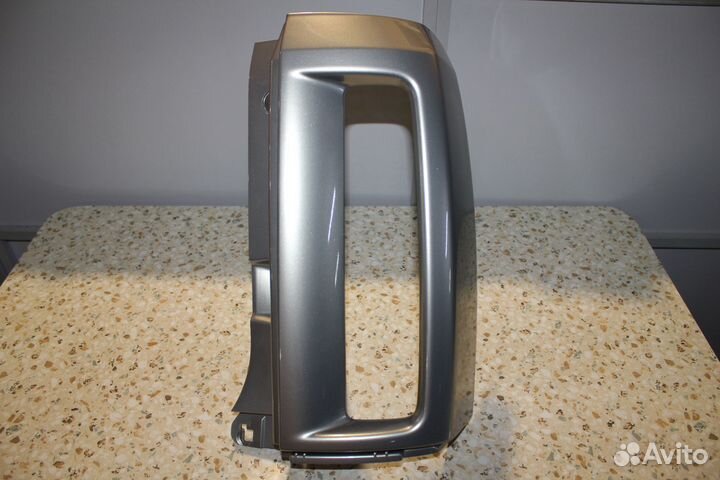 Накладка на стоп правый Nissan elgrand e51