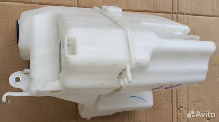 Бачок омывателя Toyota RAV 4 5 A50