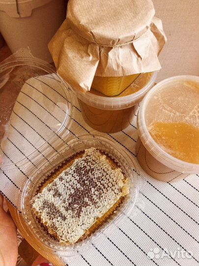 Натуральный мёд и соты