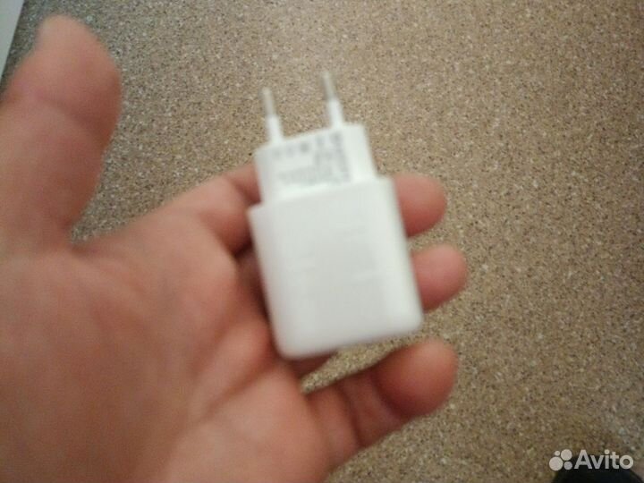 Зарядка на iPhone 20w и usb