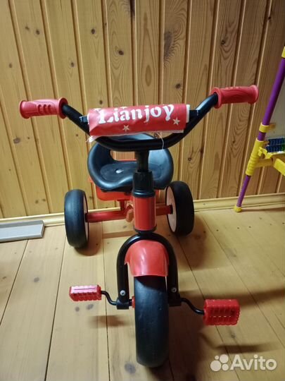 Детский трехколесный велосипед