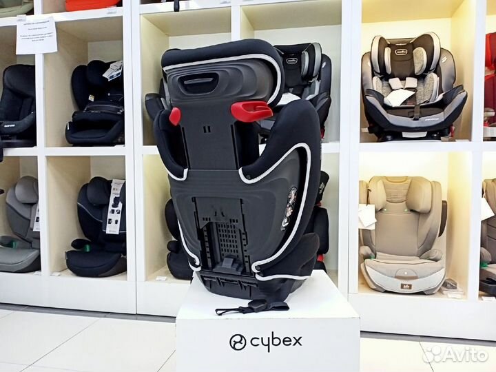 Автокресло 15-36кг изофикс Cybex B-Fix Black