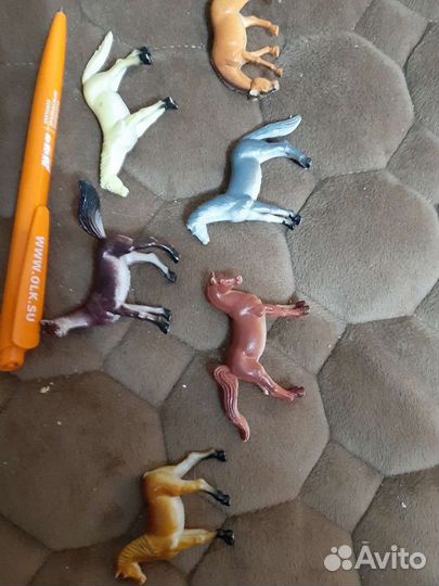 Фигурки лошадей