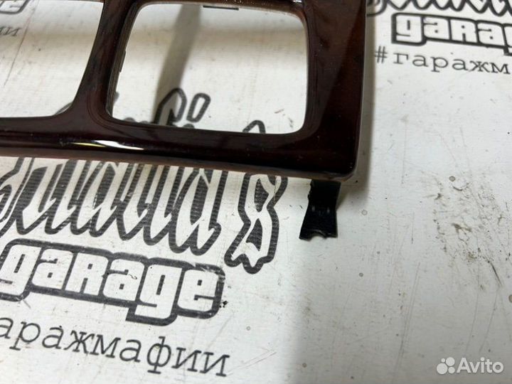 Деревянная накладка магнитолы Mercedes-Benz