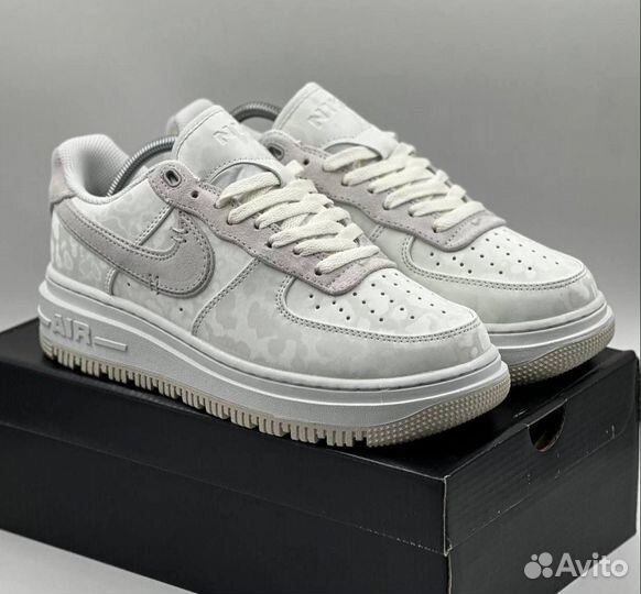 Кроссовки Nike Air Force 1 Lux