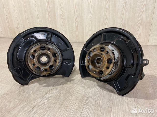 Кулак задний Mercedes Benz E300 W211 M272.943 2008