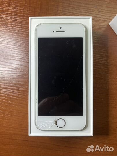Телефон iPhone SE 2016 32gb