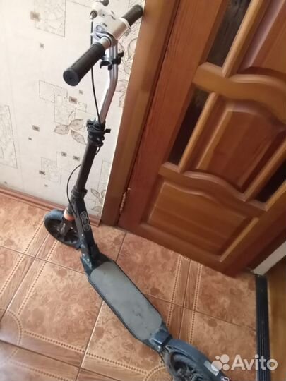 Самокат в отличном состоянии покупался новым