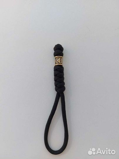 Темляк из паракорда с руной
