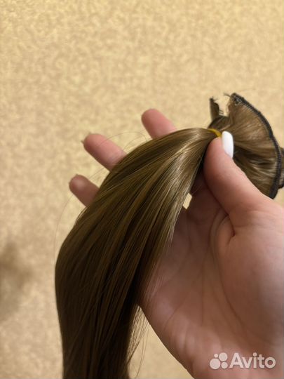 Волосы на заколках русые