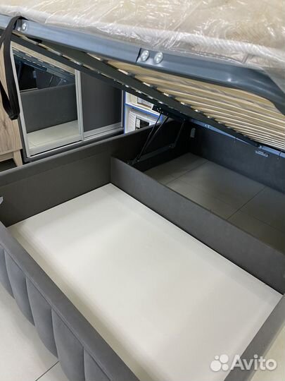 Двуспальная кровать 