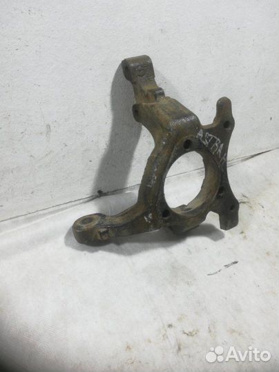 Кулак поворотный передний правый Opel Astra H