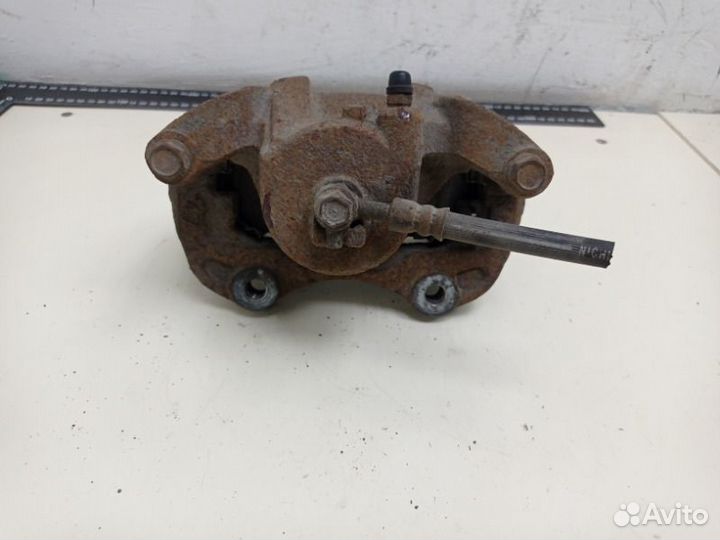 Суппорт тормозной передний правый Nissan Tiida