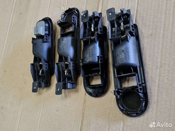 Ручка двери внутренняя Volkswagen Passat B5 Bora A