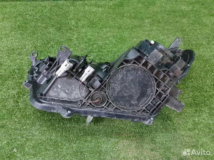 Фара правая Toyota RAV4