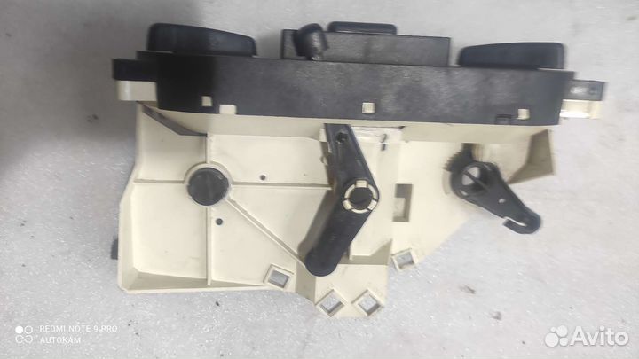 Блок управления климатом Mitsubishi Carisma