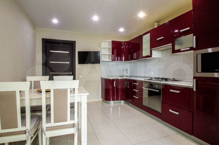 2-к. квартира, 82 м², 4/10 эт.