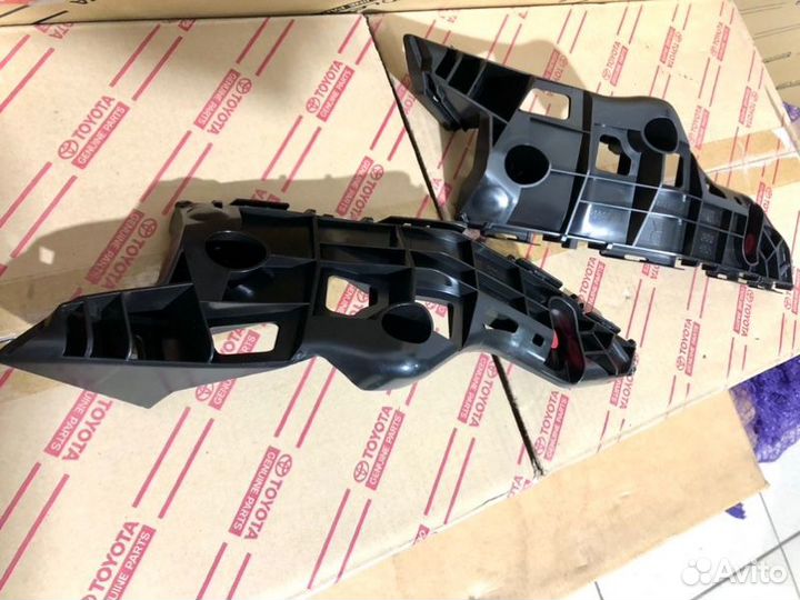 Кронштейн бампера Toyota Highlander 3 2013-2020