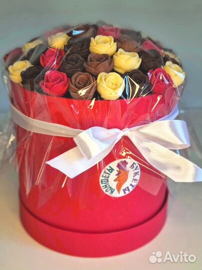 Розы из Трёх Видов Шоколада - 51 шт в Коробке