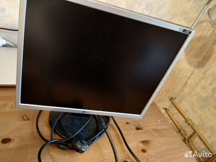 Монитор LG Flatron L1952S 19