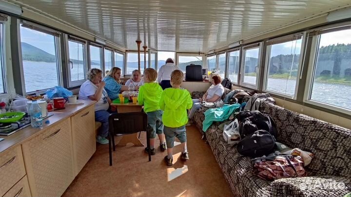 Экскурсии на катере по Красноярскому морю