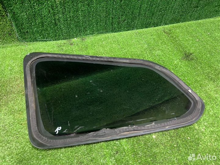 Стекло кузовное заднее правое Renault Duster
