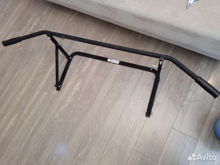 Турник настенный