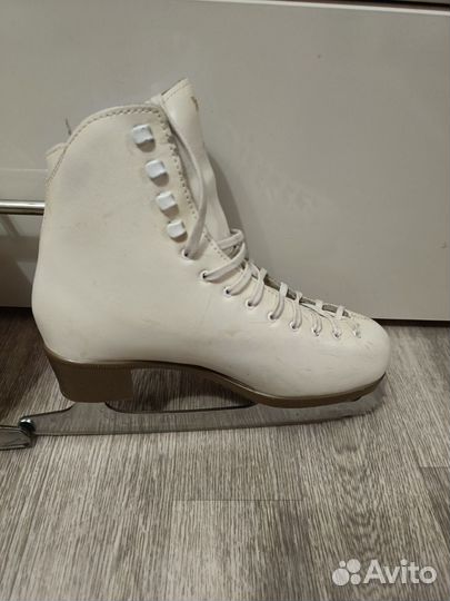 Коньки фигурные Risport