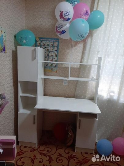 Письменный стол белый