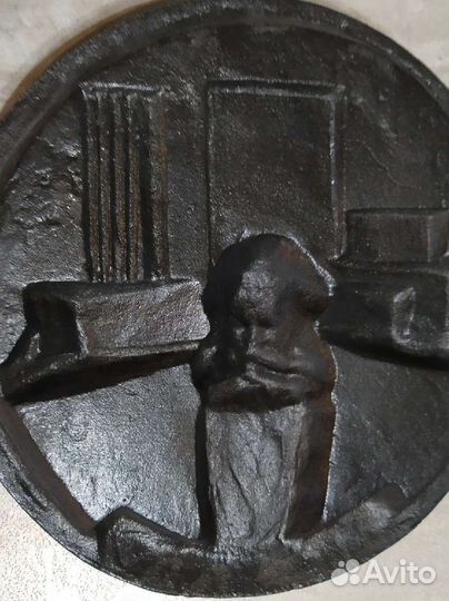 Чугунное литье барельеф Карл Маркс