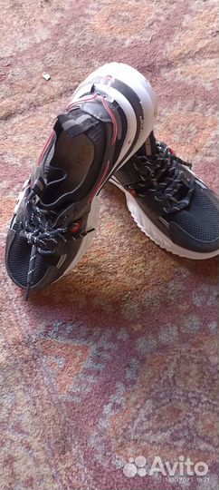 Кроссовки новые