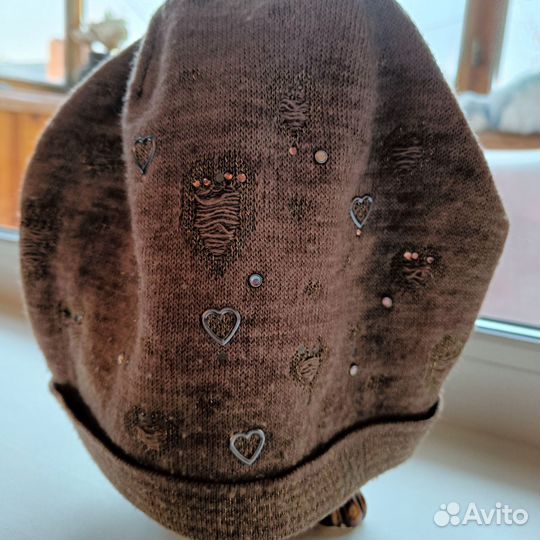 Шапки женские и один комплект с шарфом