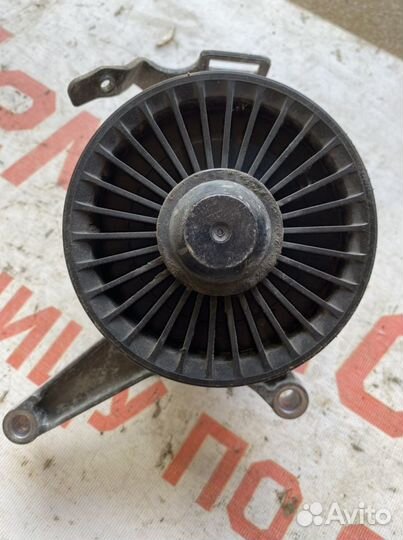 Кронштейн,ролик ремня Mercedes x166 m278