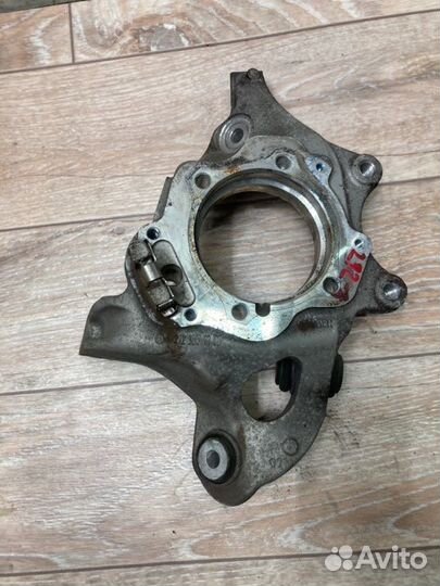 Задний кулак левый Mercedes E W212 3.5 M272 2010