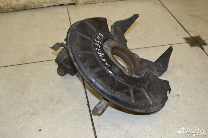 Поворотный кулак передний правый Skoda Octavia А5