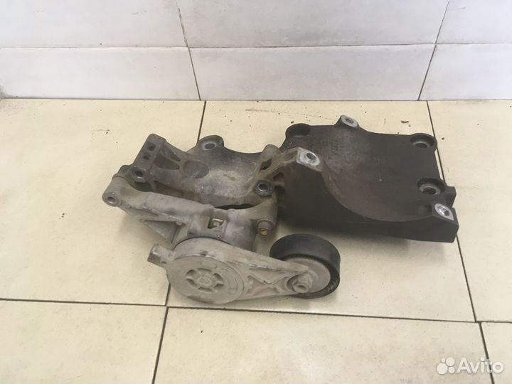 Кронштейн генератора Passat B6 2005-2010