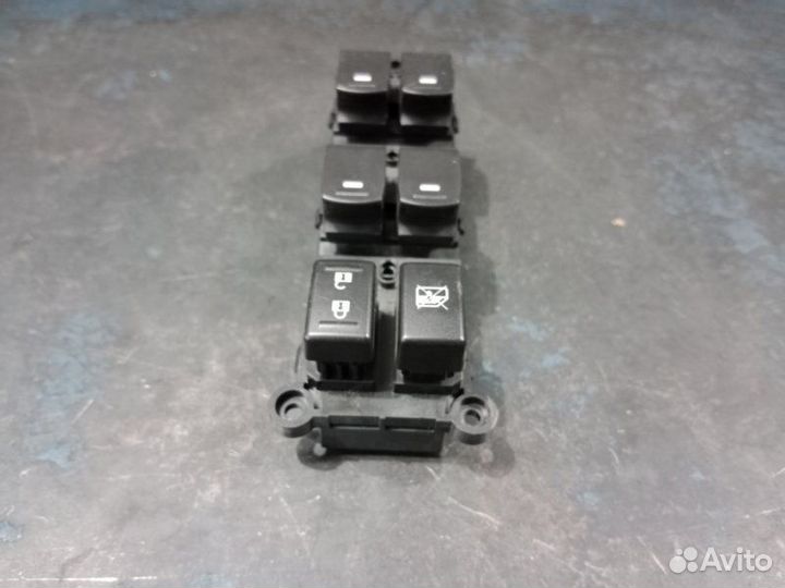 Кнопка стеклоподъемников Suzuki Kizashi RE