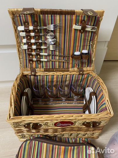 Корзина для пикника с посудой новая