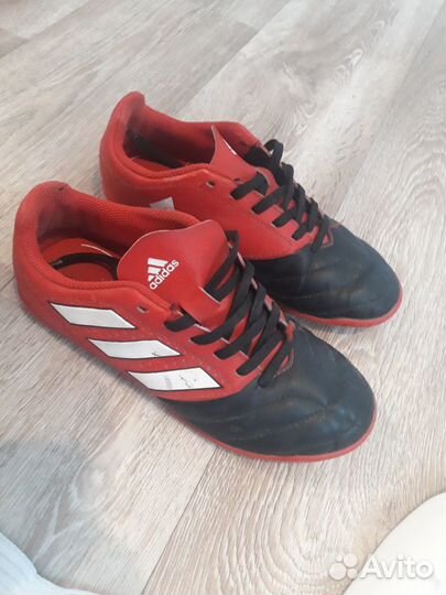 Футбольный мяч, бутсы