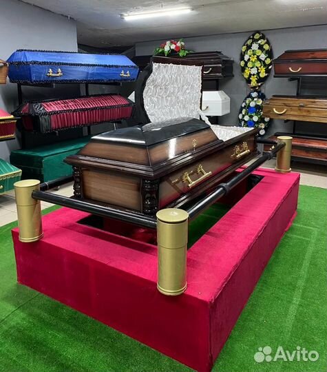 Гробы обитые тканью/ лакированные/ VIP