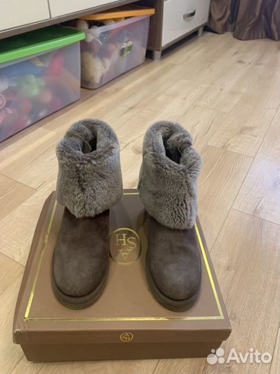 Угги (ботинки на танкетке )