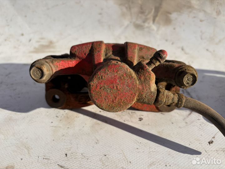 Суппорт задний Mitsubishi Space Runner