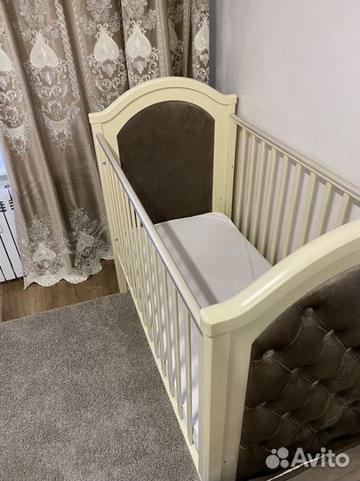 Комплект Гандылян: кроватка с маятником и комод