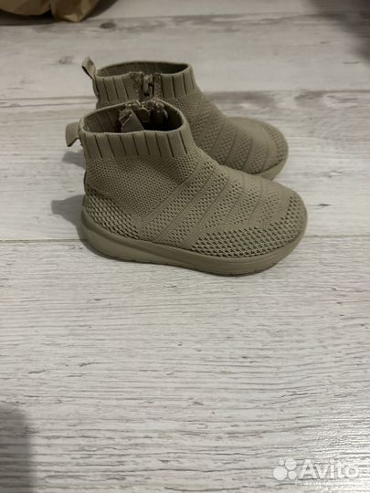 Кроссовки zara