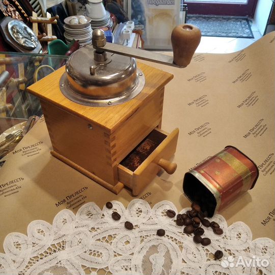 Кофемолка ручная деревянный корпус